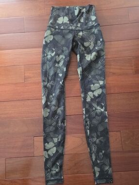 Lululemon High-Waist Floral Butterfly Leggings - Olive & Black Size 2